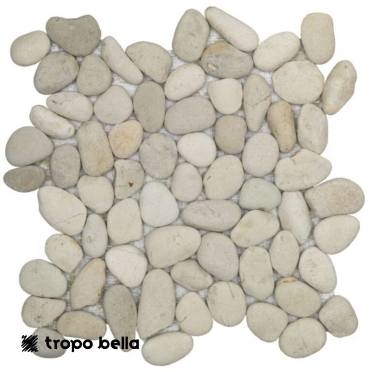 Seixo Branco Telado 30x30 importado aplicado em piscina com visual claro e sofisticado